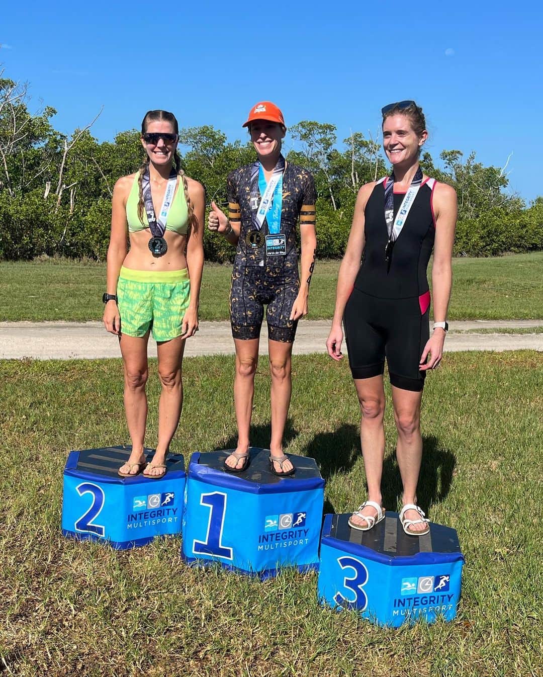 ペイジュ・レイリーのインスタグラム：「Jenna and I killed it today in the sprint and international distance triathlons🔥   800 meter swim, 20 mile bike, 6.2 mile run  #triathlon #florida #girlathlete」