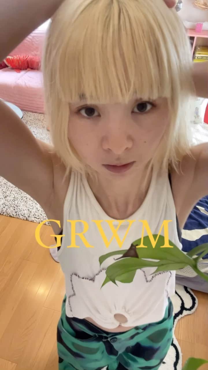 ユウキのインスタグラム：「YMYM のセットアップで みどりマン〜♻️♻️♻️  Shirts , bottom / @ymym.tokyo  Tank top/ @collinastrada   #outfitoftheday #grwm #fashiongram #reelsfashion」