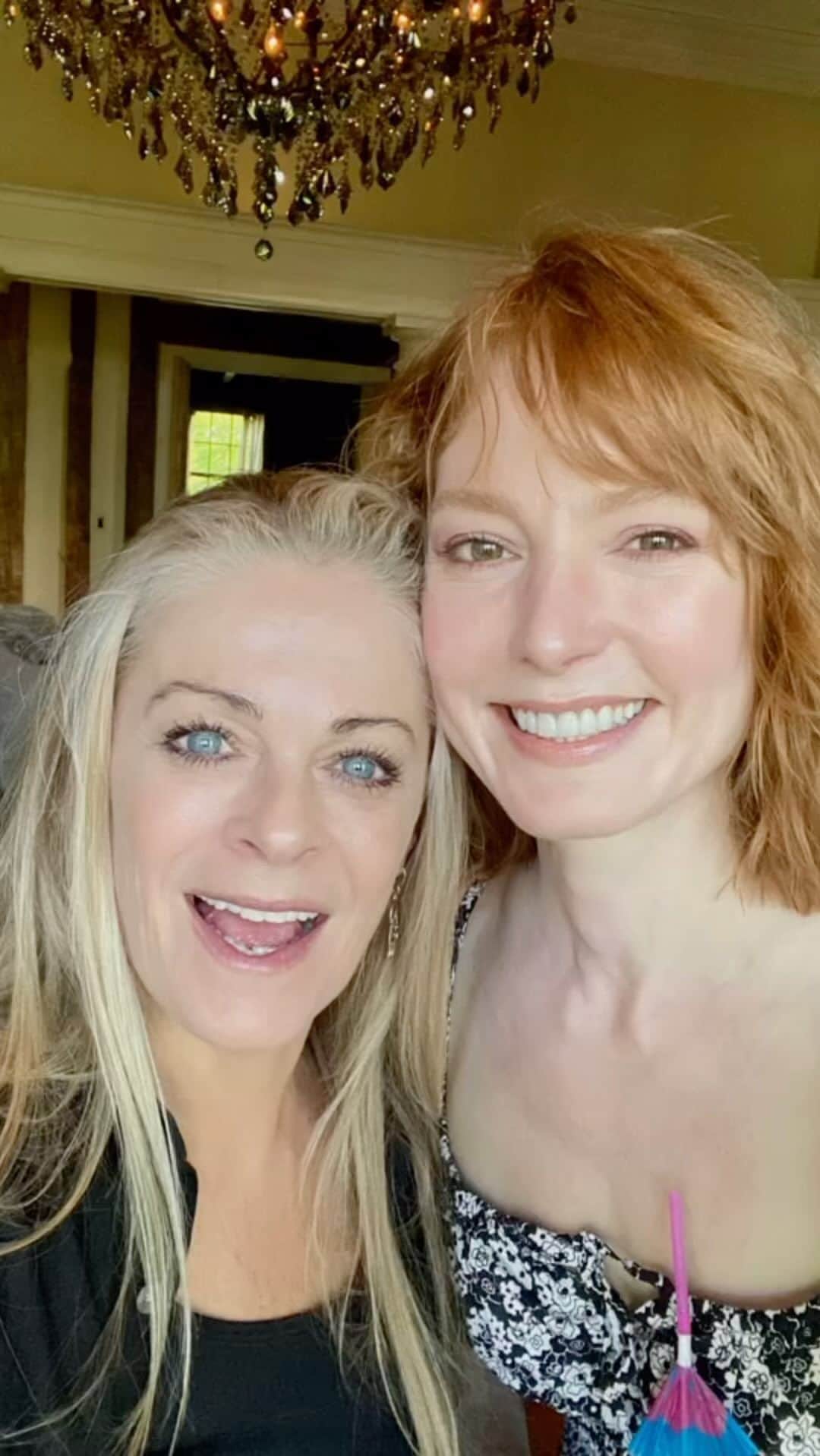 のインスタグラム：「today is a very, very special day for it is the day on which the one and only, magical being that is @paulakayhornick was born!!!! please join me in wishing her the happiest of birthdays. no one deserves it more. thank you for making me laugh, making me food, being the most stellar and steadfast friend, and for making this whole ding dang world a better place. i’m so grateful you were born! ❤️🎉 here’s to the best year you’ve ever known - filled with dreams come true and joy and fulfillment, even beyond your imagination 🙏 #happybirthday #paulakayhornick」
