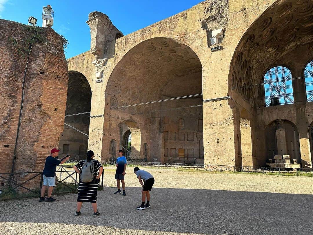 パトリック・J・アダムスのインスタグラム：「Basilica of Maxentius」