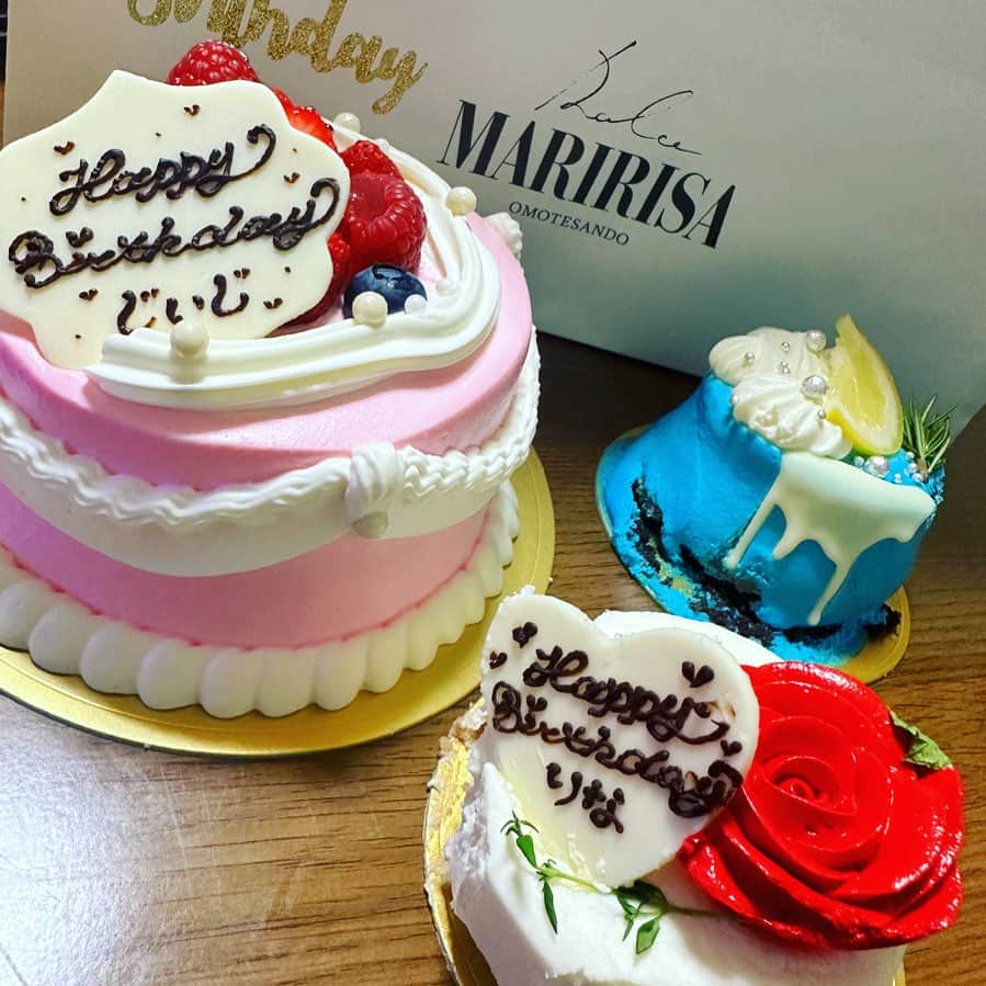 青木梨奈さんのインスタグラム写真 - (青木梨奈Instagram)「❤︎Happy Birthday❤︎  Father is August 6♡ I'm August 8♡  Father be well forever💕  Cake @dolce_maririsa   #birthdaycake #デコケーキ #デザインケーキ #かわいいケーキ #ドルチェマリリッサ #表参道」9月4日 6時58分 - rina.aoki88