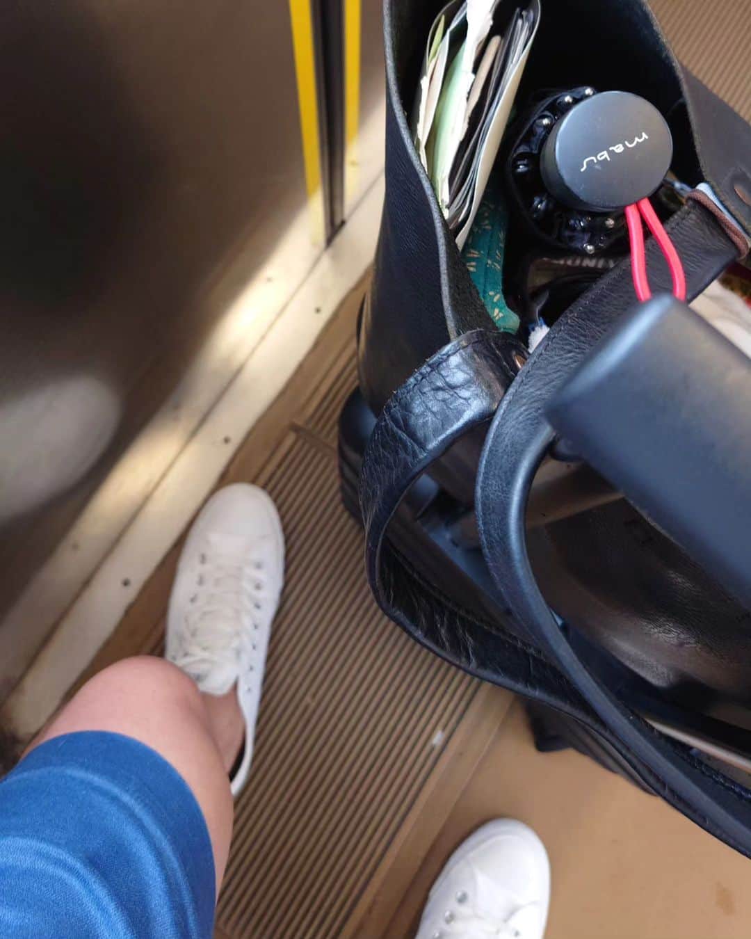 桂宮治さんのインスタグラム写真 - (桂宮治Instagram)「おはようございます☔ もう電車乗ってる… 西へ行って来ます🚅」9月4日 6時58分 - miyajikatura