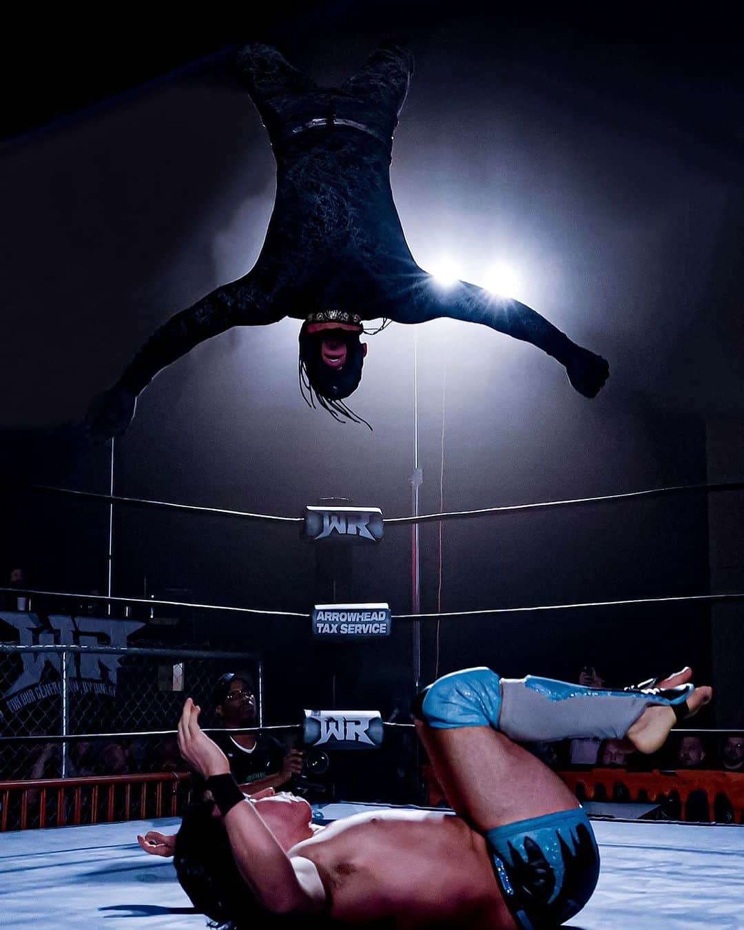 のインスタグラム：「🌑🔪  @speedballbailey @pwrevolver 📸@issitamarie  #Z_Brats#dragongate#prowrestling#shunskywalker#dragongatenetwork#luchalibre#lucha#fitness#training#gym#workout#diet#bodymake#followme#シュンスカイウォーカー#ドラゴンゲート#プロレス#プロレスラー#フィットネス#トレーニング#ジム#格闘技#格闘家#筋トレ#神戸#土岐#多治見」