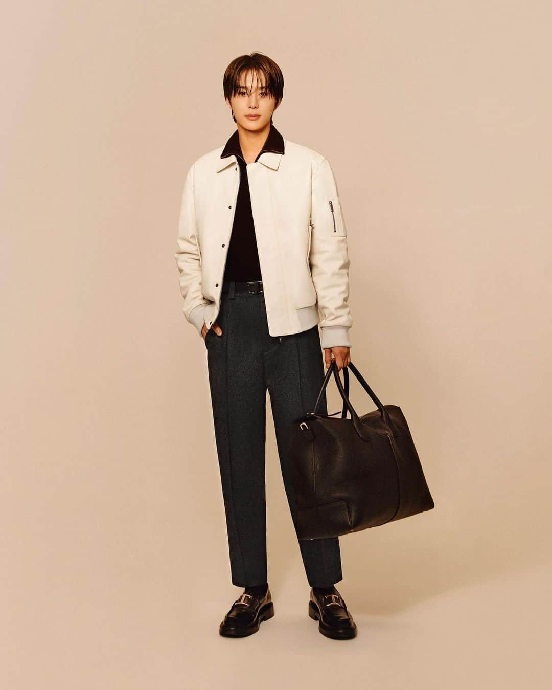 ジョンウさんのインスタグラム写真 - (ジョンウInstagram)「Tod's is pleased to announce Mr. Jungwoo @sugaringcandy, a singer representing K-pop from NCT, as its first male Brand Ambassador in Korea. Sharing the same passion for timeless style and the contemporary spirit of the brand, Jungwoo will accompany the brand in many of its activities in Korea. “I am honored to be Tod's Brand Ambassador. I hope to experience the true Italian lifestyle through Tod’s various projects.”, Mr. Jungwoo stated.  #Tods」9月4日 7時00分 - sugaringcandy