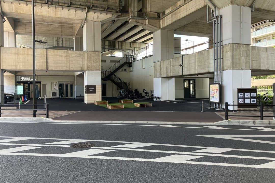 SHOPCOUNTERさんのインスタグラム写真 - (SHOPCOUNTERInstagram)「【サクラノード／武蔵浦和駅4分】キッチンカーや物品販売車両での出店に最適な高架下のイベントスペース （A区画）   エリア：埼玉県さいたま市南区  料金：全日5,500円/日 URL：https://shopcounter.jp/spaces/y8e3th   興味のある方は、プロフィール欄の【SHOPCOUNTER】 から「武蔵浦和駅」で検索してみてください😊  ーーーーーーーーーーーーー SHOPCOUNTERではポップアップストア/展示会/催事など「短期でイベントの開催や出店が可能なスペース」の検索＆予約が可能🙌 アカウント作成(無料)をすると、メルマガでキャンペーン情報や会員様限定でスペースのご紹介を行っています♪ スペース探し＆ご予約はプロフィールのURLからお願いします☆ →@shopcounter_official   #出店者募集  #ポップアップ #ポップアップストア #ポップアップショップ #展示会 #催事 #レンタルスペース #ギャラリー #イベント #イベントスペース #期間限定ショップ #展示会 #即売会 #貸しギャラリー #貸しスタジオ #路面店 #路面スペース #武蔵浦和駅  #shopcounter #popup #popupstore #popupshop #exhibition #event #rentalspace #eventspace #shopcounter #studio #gallery」9月4日 7時00分 - shopcounter_official
