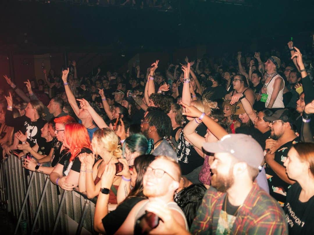 PVRISさんのインスタグラム写真 - (PVRISInstagram)「The Godless/Goddess Tour with @impoppy and @pompomsquad continues now through September 15th.  September 3 - Oklahoma City, OK September 6 - Kansas City, MO September 7 - Minneapolis, MN September 9 - St Louis, MO September 10 - Columbus, OH September 13 - Pittsburgh, PA September 14 - Cleveland, OH September 15 - Toronto, ON  Photos by @jackieradinsky」9月4日 7時05分 - thisispvris