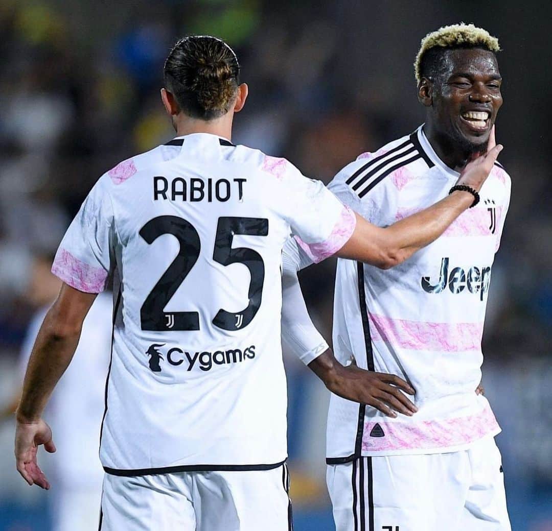 アドリアン・ラビオのインスタグラム：「Ottimo risultato @juventus ⚪️⚫️ Ora @equipedefrance 🇫🇷💪🏼」