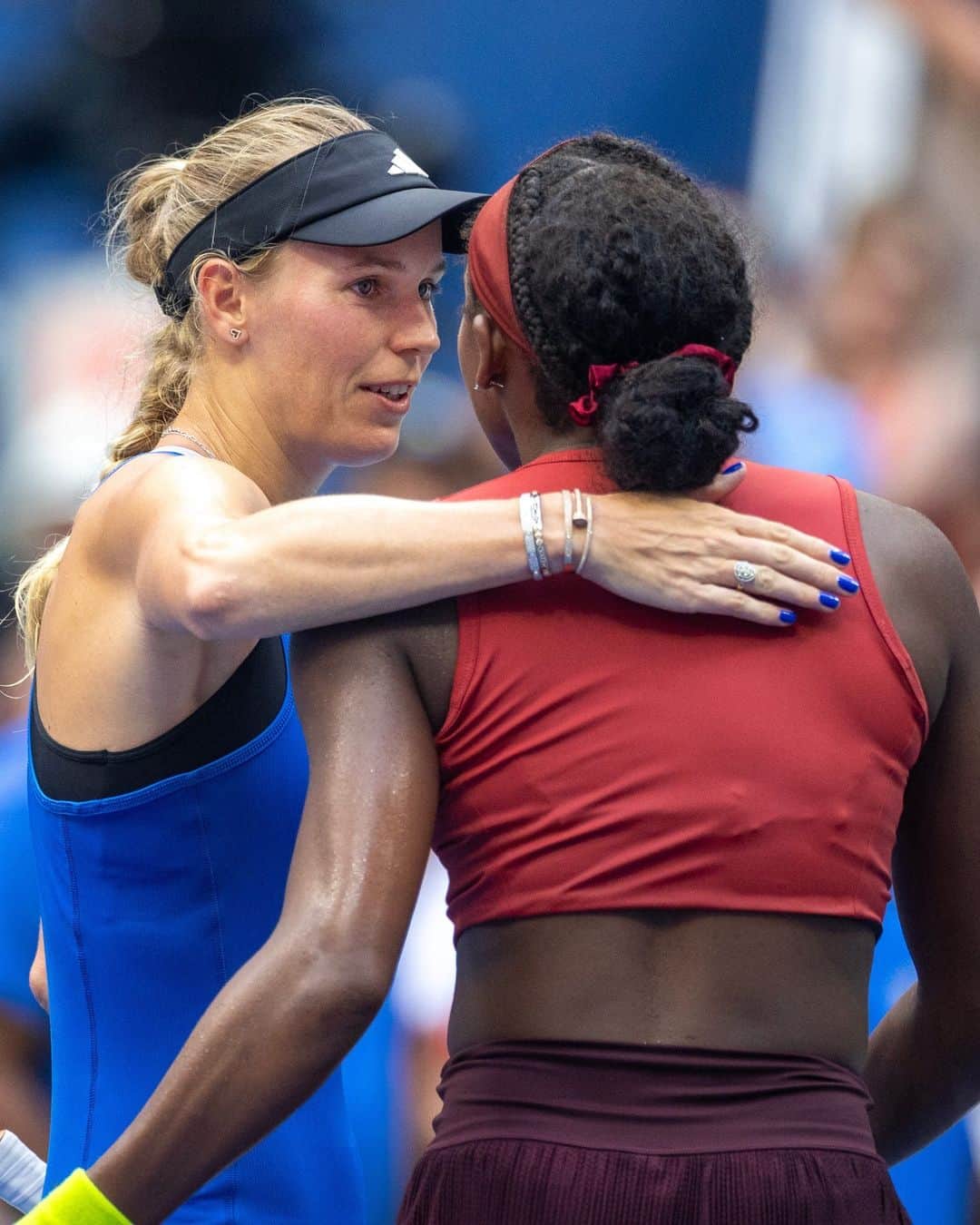 Vogueさんのインスタグラム写真 - (VogueInstagram)「@CocoGauff outlasts a spirited @CaroWozniacki to reach another quarterfinal at the 2023 #USOpen! The must-see match was a true battle of generations.」9月4日 7時35分 - voguemagazine
