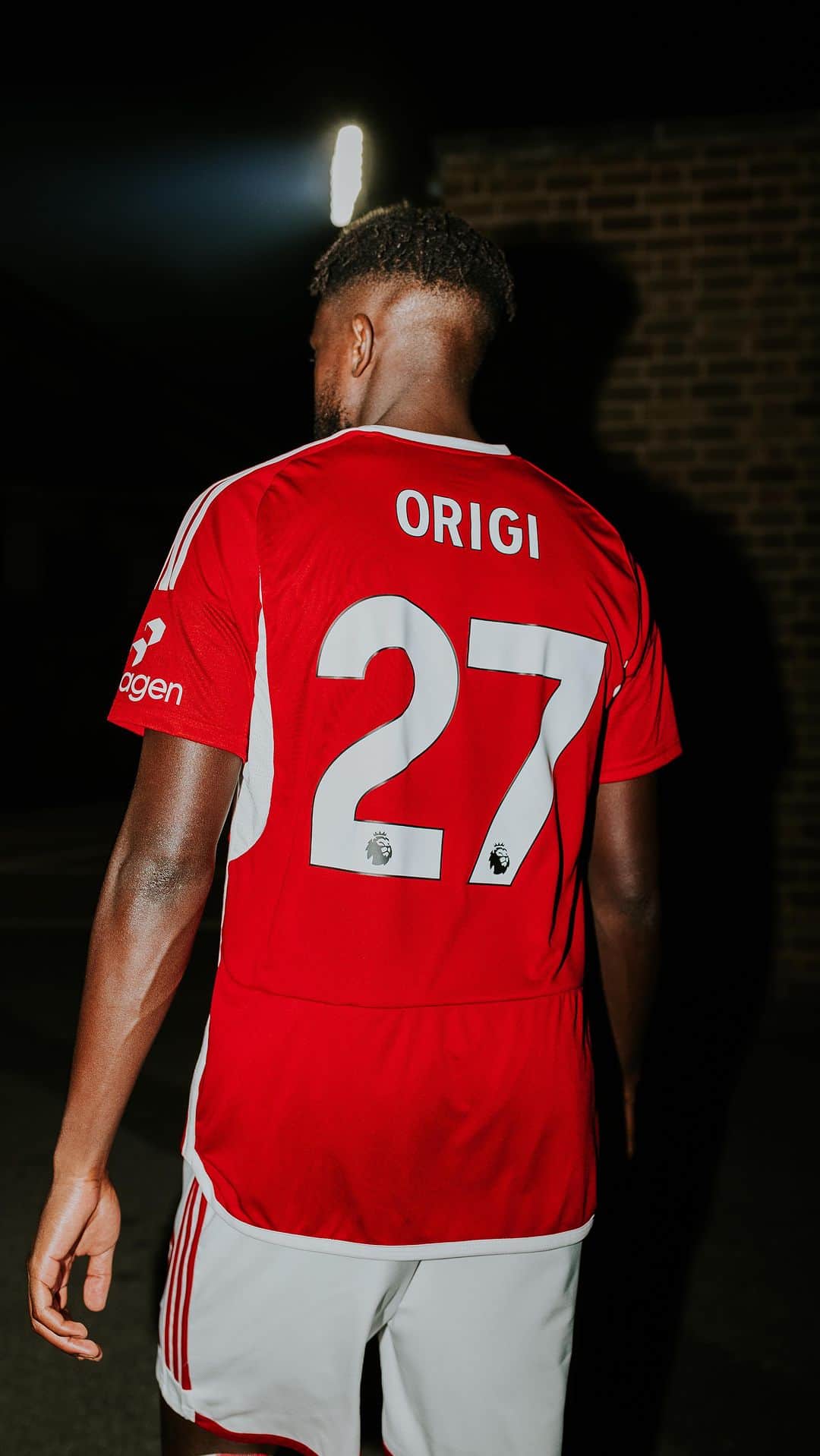 ディヴォック・オリジのインスタグラム：「Divock has landed on Trentside! 🛬  #WelcomeDivock 🇧🇪」
