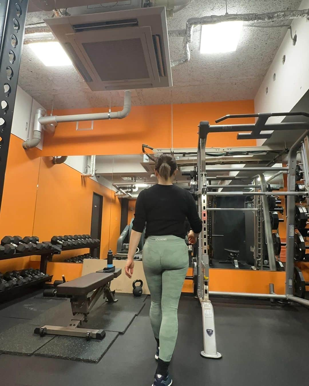 川原由維のインスタグラム：「🏋️🍑🍑🍑🏋️  半年くらい前の🍑  しばらくトレーニング🏋️休んでたから、またプリケツ🍑目指して再トレーニング🏋️だ！  この頃のがゴルフも良かった気がするんだよな〜🤭  #筋トレ #筋トレ女子 #トレーニング #目指せ #ぷりけつ #みのりんレギンス」