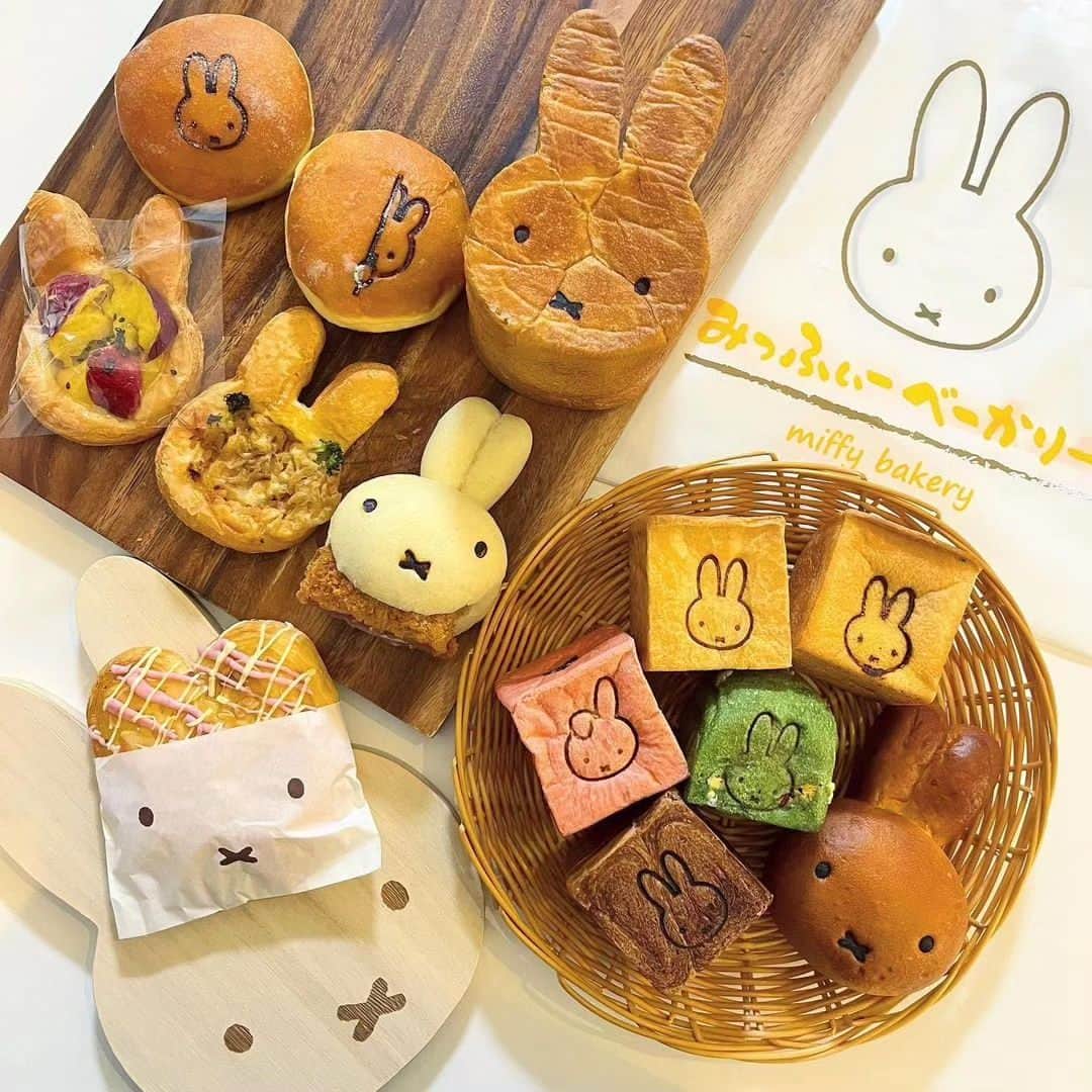 4meee!さんのインスタグラム写真 - (4meee!Instagram)「【みっふぃーべーかりーが可愛すぎる🐰✨】  川越や倉敷にあるみっふぃー蔵のきっちんベーカリーはしってる？  可愛いミッフィー達のパンが勢揃い🥐🥪 たくさん買いたいけど、 かわいすぎて食べられない可能性が‥🥺💞  -----photoby✉----- @nanaki0717 @y_r_miffy @_____erii04 @miffy_sarah  #miffy #dickbruna #nijntje #ミッフィー #ディックブルーナ #うさこ #ミッフィー好きと繋がりたい #미피 #米菲兎 #みふぃすたぐらむ #ミッフィー購入品 #ミッフィーのいる暮らし #ミフィスタグラム #みっふぃーきっちん #みっふぃー蔵のきっちん #ミッフィーパン」9月4日 18時46分 - 4meee_com