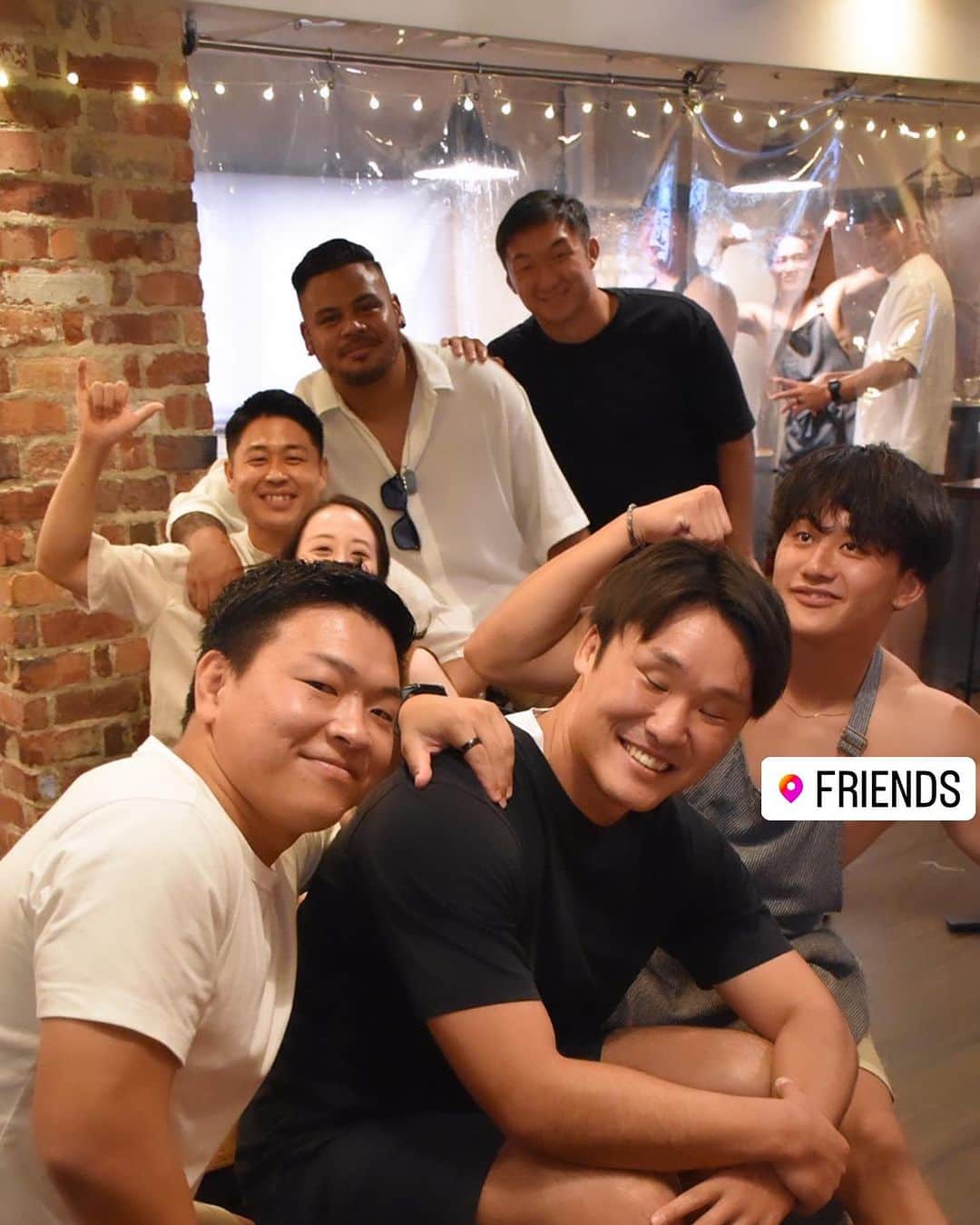 ジェイデン・トア・マクスウェルさんのインスタグラム写真 - (ジェイデン・トア・マクスウェルInstagram)「My August… ➡️ 8月です  Friendship, Peace, Nature & Grind. 🤟🏾🌹  友情、平和、自然、挽歌。  初カルーセル▶️」9月4日 18時45分 - jaydentoamaxwell