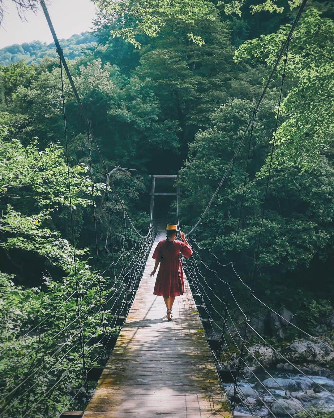 yukiのインスタグラム：「・ ・ ・ #見倉橋　#秋山郷 #新潟観光  #僕らが見ている風景 __________________________ 日々の撮影記事やコラム更新中！ ・・・・・・・・・・・・・・・ ◉FAN限定サイト◉ https://www.fansnet.jp/sty830 __________________________」