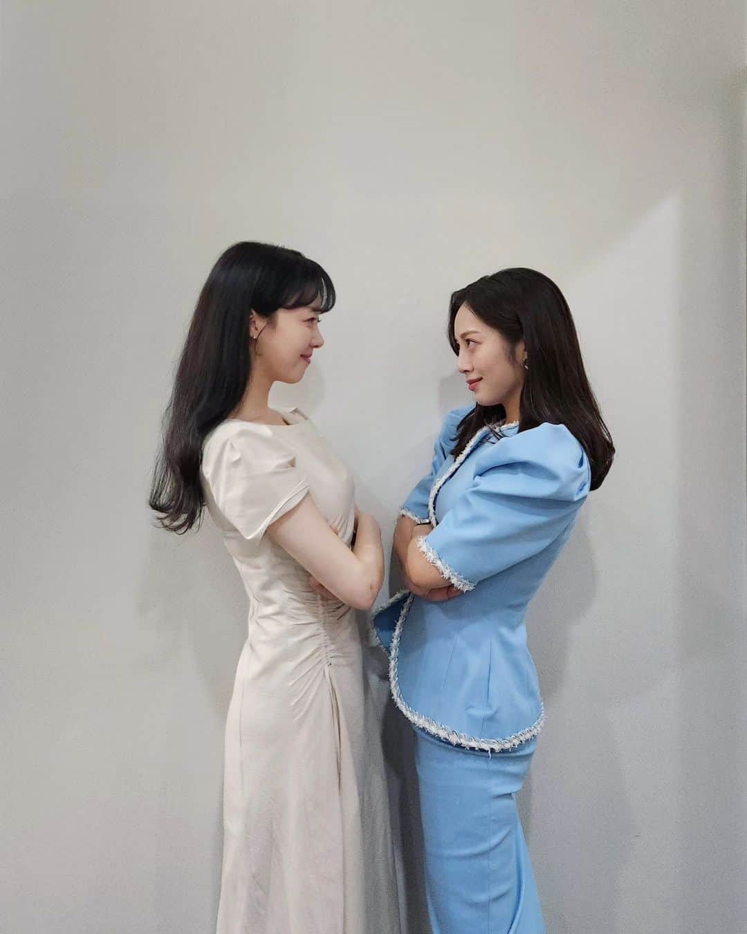 ユン・ダヨンのインスタグラム：「🤍미래 선주💙 #금이야옥이야 #본방사수  마무리는 칭찬릴레이와 빙구웃음☺️」