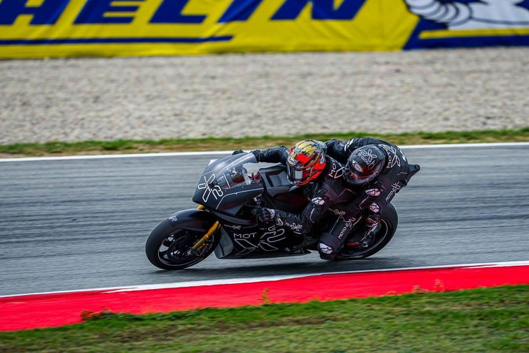 ボージャン・クルキッチさんのインスタグラム写真 - (ボージャン・クルキッチInstagram)「Una experiència única ahir al @circuitdebcncat !  Abans de la carrera de MotoGP vaig poder donar una volta amb l’expilot @fonsinieto10 . Brutal! 💥 @ducaticorse   ¡Una experiencia única ayer en el @circuitdebcncat ! Antes de la carrera de MotoGP pude dar una vuelta con el expiloto @fonsinieto10 . ¡Brutal! 💥 @ducaticorse」9月4日 17時18分 - bokrkic