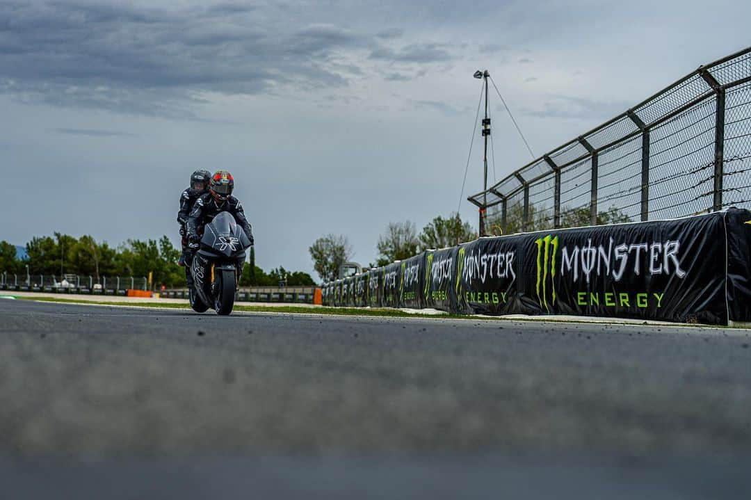 ボージャン・クルキッチさんのインスタグラム写真 - (ボージャン・クルキッチInstagram)「Una experiència única ahir al @circuitdebcncat !  Abans de la carrera de MotoGP vaig poder donar una volta amb l’expilot @fonsinieto10 . Brutal! 💥 @ducaticorse   ¡Una experiencia única ayer en el @circuitdebcncat ! Antes de la carrera de MotoGP pude dar una vuelta con el expiloto @fonsinieto10 . ¡Brutal! 💥 @ducaticorse」9月4日 17時18分 - bokrkic