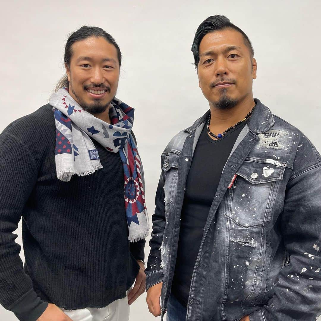 鷹木信悟のインスタグラム：「今日は事務所で取材📝 #njpw #辻陽太 #LIJ #prowrestling  #LOSINGOBERNABLESdeJAPON🇯🇵」