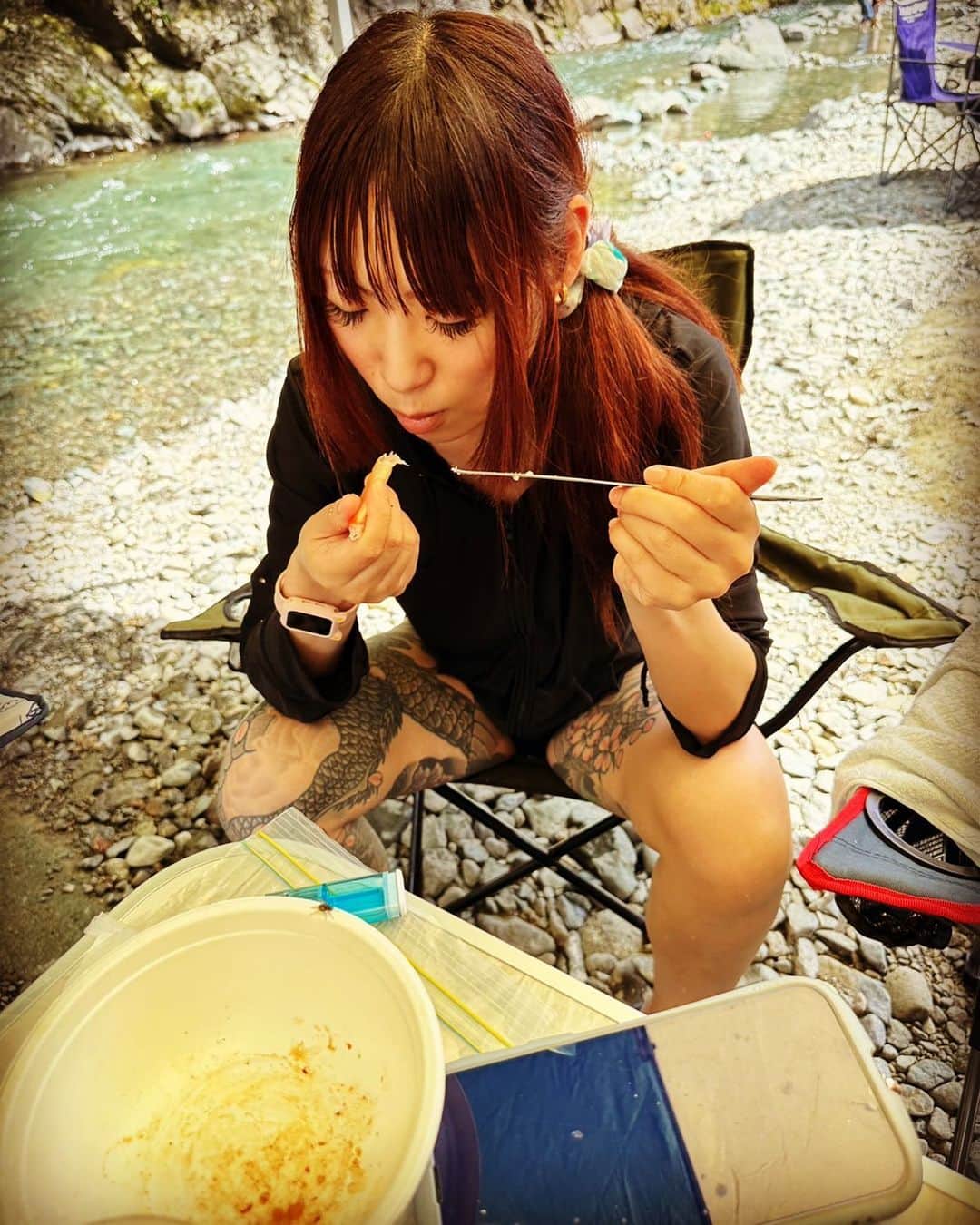 松田ゆう姫さんのインスタグラム写真 - (松田ゆう姫Instagram)「川で真剣に蟹を食した  #今年の夏」9月4日 17時12分 - yu________k1