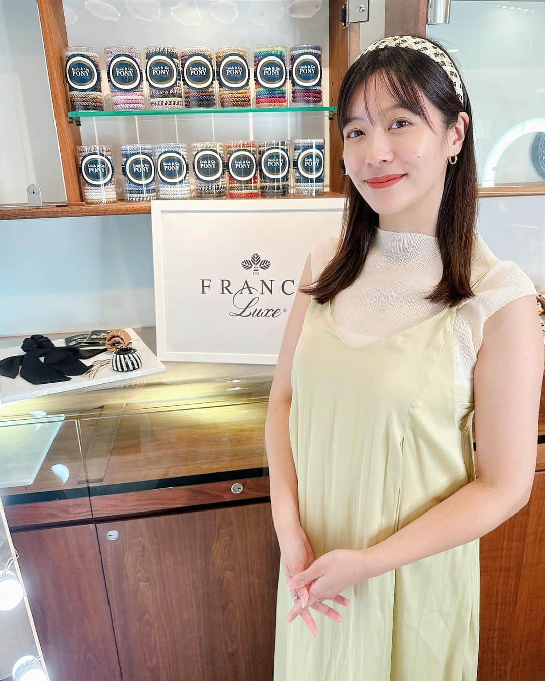 佐藤あやのインスタグラム：「先日の @franceluxejapan さんとのインスタライブ、見てくださった方ありがとうございます❣️ たくさんの可愛いヘアアクセにテンション上がってしまい話も盛り上がりました🥰 女子会みたいで楽しかったです😂✨  お得なクーポンコードも発行していただいたので、この機会にぜひ気になるアイテムを試してみてくださいね💕  クーポンコードはこちら💁🏻‍♀️【flaya】  まだ見られていない方はフランスラックスさんのアカウントにてアーカイブも残っているのでぜひご覧ください✨  簡単にできるヘアアレンジもとっても勉強になりますよ🧝🏻‍♀️  #franceluxejapan#franceluxe#ポニーテールチューブ#フランスラックス#ヘアアクセ#ヘアアレンジ」