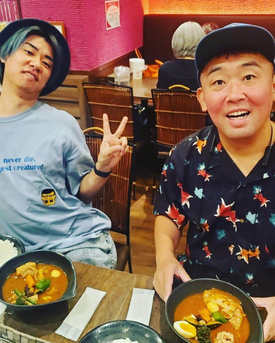 初恋タローさんのインスタグラム写真 - (初恋タローInstagram)「初恋タローとコントするべやin札幌 モリマンさんゲストに迎えてのでやらせていただきました！！ 最終日は超満員！！打ち上げではモリ夫さんのスナックサロにも行かせていただきました！ また 1月27日28いきます！！  #コントするべや#札幌#モリマン」9月4日 17時19分 - hatsukoitarooooo