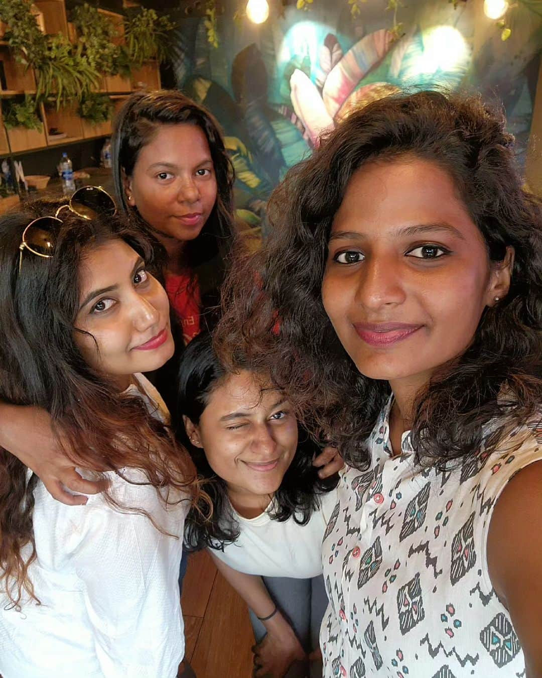 Nikonさんのインスタグラム写真 - (NikonInstagram)「College Tribe 😊  #friends #college #chennai #happy」9月4日 17時13分 - the.annette.stories