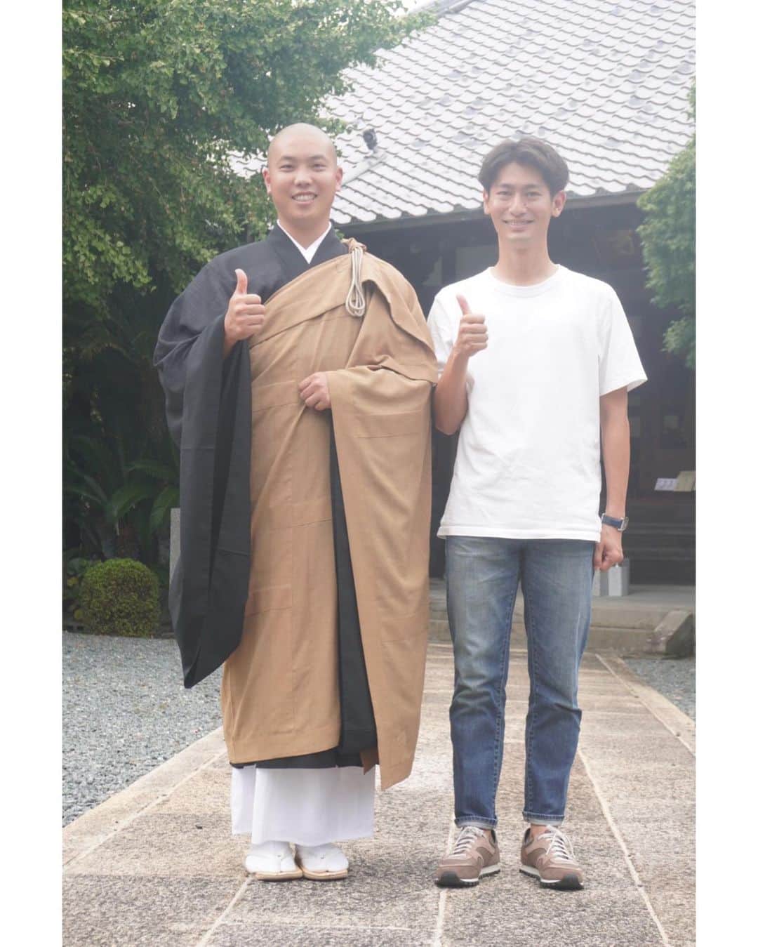 須藤駿介のインスタグラム：「. 元プロサッカー選手の五藤晴貴さん(旧姓・梅村)が 副住職を勤める島田市林入寺へ参拝に行ってきました😌  お経を読む姿はカッコ良すぎた...  3枚目は高3時の写真！ 静岡県選抜として一緒にプレーもしました！ 当時からズバ抜けて上手かったです⚽️ 現役プレーヤーもいますねぇ〜笑  . #林入寺 #島田市 #五藤晴貴　さん #絵馬風鈴 #イベント開催中です🎐 #SBSカップ」