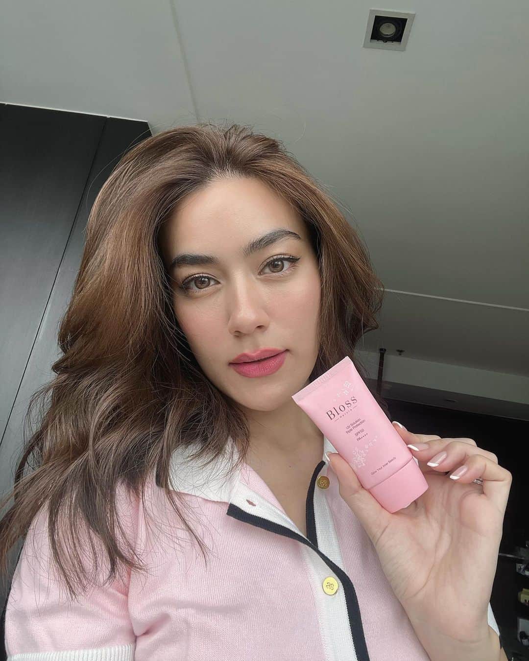 キンバリー・アン・ウォーテマス・ティアムシリのインスタグラム：「SPF is my bff🩷 @blossnatura」