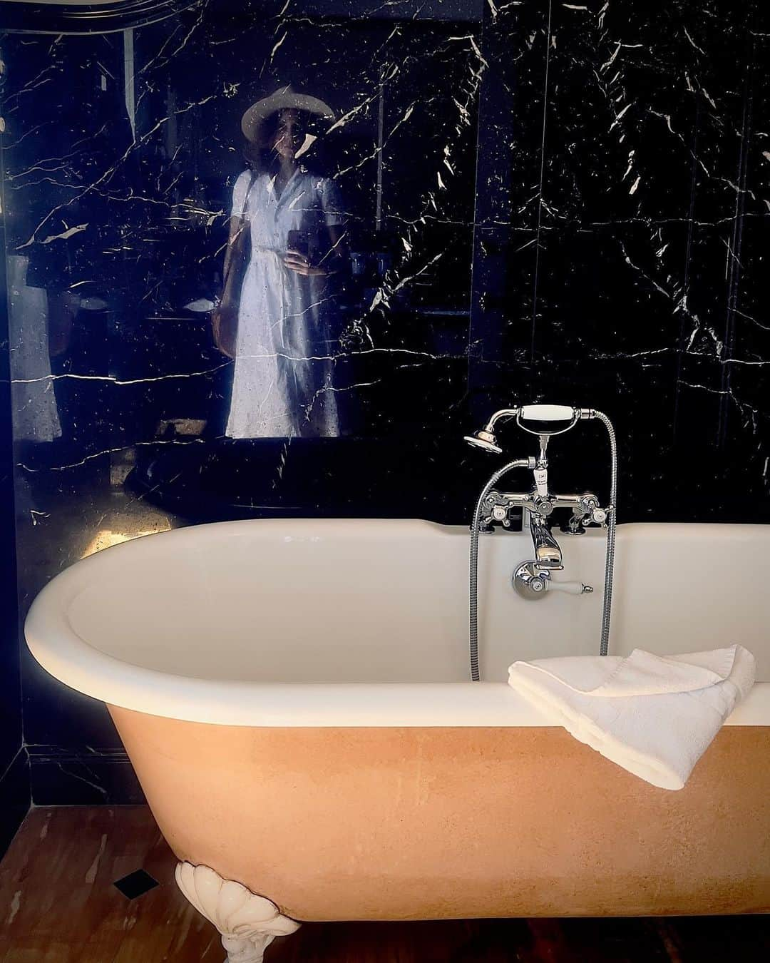 トローヤン・ベリサリオさんのインスタグラム写真 - (トローヤン・ベリサリオInstagram)「Tutto è perfetto nel @locarnohotelrome Grazie mille! Arrivederci!!」9月4日 17時34分 - sleepinthegardn