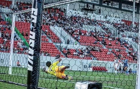 永井建成さんのインスタグラム写真 - (永井建成Instagram)「【J3第25節】 vs 松本山雅FC 3-1 勝利 昨日は沢山の熱い応援ありがとうございました。 松本山雅FCのサポーターの皆様も遠い所から最高の雰囲気をつくりに来てくださりありがとうございました。 ホームでは2ヶ月ぶりの勝利。 そして久しぶりの2連勝。 後ろから聞こえてきた沢山の熱い声援にパワーを貰い、そのおかげでPKストップできました。 これは皆んなで止めたPKです。 ただ、無失点で終われなかったのは個人の課題です。 この結果に満足せず、また次の試合がやってくるので切り替えて次節のアウェイ。いわてグルージャ盛岡戦に向けていい準備をしていきたいと思います。 これからが本当に大事になってきます。昇格に向けてチーム一丸となって戦っていきましょう。 ・ ・ とりあえず昨日のPKストップした後@ryusei.saito.officialgram にほっぺたキスされました🫣 DAZNにガッツリ映ってます笑 ・ ・ #j3 #j3リーグ #fc大阪 #松本山雅fc #2連勝 #引き続き #応援よろしくお願いします」9月4日 17時40分 - tatsu7729