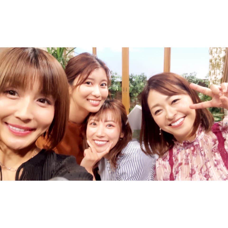 木村那津美のインスタグラム：「🍁 9/2 ちぐまや家族plusと plus +の合間に（転換3分） けいさんが撮ってくれました😆🙌  いつものメンバーがいるって 当たり前だと思ってたら いけないなと ありがたいことなんだなと。  大好きなメンバーと一緒にみなさんに 情報をお届けできるって幸せだなあと 改めて感じました。  リラックスしすぎて たわんって方言出してしまった…！ アナウンサーなのに！！ ここではちぐまやのなっちゃんで居させてくれる。 アナウンサーだけどアナウンサーではないって 難しいけど、色々模索しながら頑張りたいです🥺  プロフィールグリッドで見切れたので 上げ直し💦」