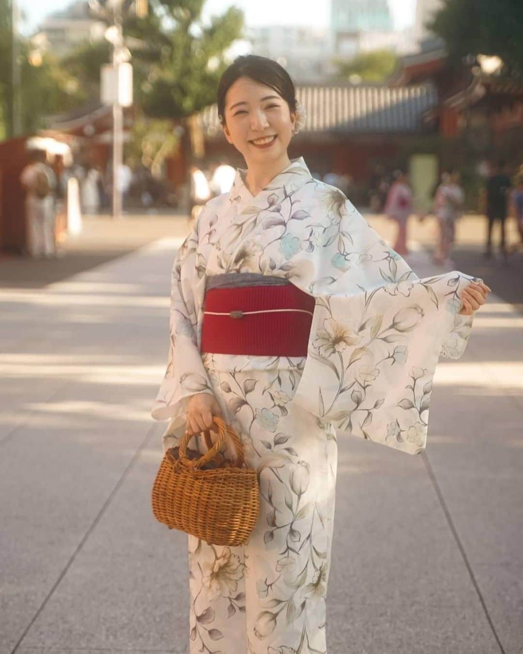 後藤沙梨花さんのインスタグラム写真 - (後藤沙梨花Instagram)「ごきげんよう Entry No.1坂田野愛(さかた のあ)です🦢  浅草で浴衣を着て撮影して頂きました📸  和服はこれまで古典柄を選んできたのですが、モダンな柄を選び自分でも新鮮でした😳🌷  活気溢れる浅草で常にニコニコ笑顔で写真に写っております😊 猛暑と西日との戦いをしながらの撮影でしたが、とっても楽しかったです♡  日本人女性として凛々しく美しくきものを着こなせるようになりたいと改めて思いました✨️ 学習院女子大学には浴衣を着て日本舞踊を踊ったり、十二単を着付ける授業があるんですよ♡  Photo by @mayu._.8 👏💕 ┈┈┈┈┈┈┈┈┈┈ 1日1回、投票ができますので下記リンクから宜しくお願いします🩰 URL: https://miscolle.com/wa2023/profile/f1  #浅草 #花乃和服 #浴衣レンタル #浅草浴衣レンタル #asakusa #아사쿠사 #大学ミスコン #ポートレート #ポートレート撮影 #ポートレートモデル #学習院女子大学 #和祭 #gwc #Missgwc2023 #misscontest2023 #ミス和コンテスト #ミスコンテスト　#ミス和 #gakushuinwomenscollege #ミス和コンテスト2023 #ミスコン #春からgwc #学女 #学女ミスコン#ミスコンファイナリスト」9月4日 18時01分 - missgwc2023