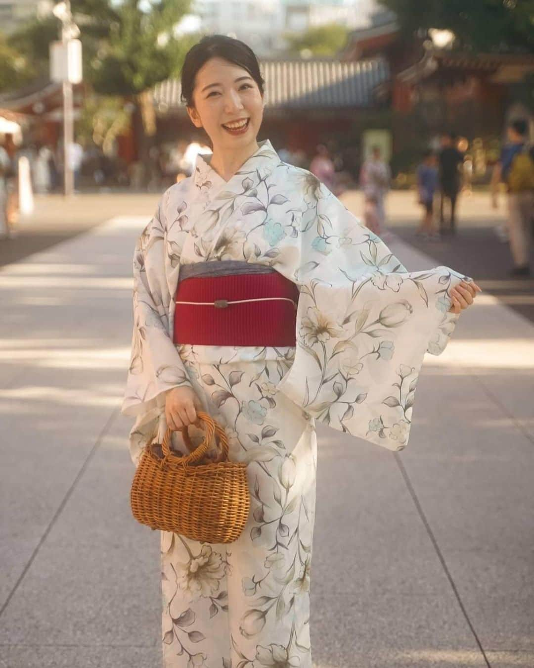 後藤沙梨花さんのインスタグラム写真 - (後藤沙梨花Instagram)「ごきげんよう Entry No.1坂田野愛(さかた のあ)です🦢  浅草で浴衣を着て撮影して頂きました📸  和服はこれまで古典柄を選んできたのですが、モダンな柄を選び自分でも新鮮でした😳🌷  活気溢れる浅草で常にニコニコ笑顔で写真に写っております😊 猛暑と西日との戦いをしながらの撮影でしたが、とっても楽しかったです♡  日本人女性として凛々しく美しくきものを着こなせるようになりたいと改めて思いました✨️ 学習院女子大学には浴衣を着て日本舞踊を踊ったり、十二単を着付ける授業があるんですよ♡  Photo by @mayu._.8 👏💕 ┈┈┈┈┈┈┈┈┈┈ 1日1回、投票ができますので下記リンクから宜しくお願いします🩰 URL: https://miscolle.com/wa2023/profile/f1  #浅草 #花乃和服 #浴衣レンタル #浅草浴衣レンタル #asakusa #아사쿠사 #大学ミスコン #ポートレート #ポートレート撮影 #ポートレートモデル #学習院女子大学 #和祭 #gwc #Missgwc2023 #misscontest2023 #ミス和コンテスト #ミスコンテスト　#ミス和 #gakushuinwomenscollege #ミス和コンテスト2023 #ミスコン #春からgwc #学女 #学女ミスコン#ミスコンファイナリスト」9月4日 18時01分 - missgwc2023