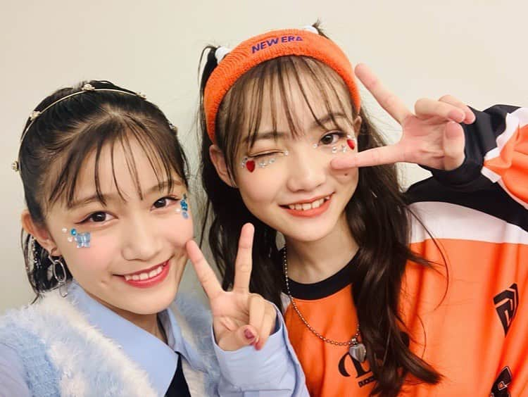 青山姫乃のインスタグラム：「・ 皆さんこんにちは！ヒメノです👑🧡  ニコフェスのオフショだよー！ 今回はアンナと💕  アンナの衣装似合いすぎて🤦‍♀️ 控え室でずっと喋ってましたー！  またニコフェスのオフショあげます！お楽しみに🥰  #ニコラ #nicola#ニコラ10月号発売中  #ニコラ10月号 #ニコモ #青山姫乃 #ヒメノ#ニコフェス #オフショ #星乃あんな #アンナ」