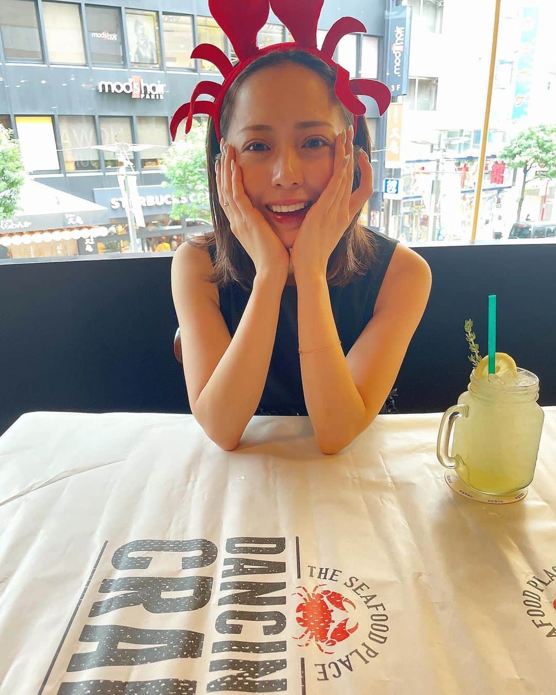 奥仲麻琴さんのインスタグラム写真 - (奥仲麻琴Instagram)「. ずっと行ってみたかった 手掴みで食べるシーフード🦐🤍 美味しくて楽しかった、これはハマりそう🫨」9月4日 17時56分 - okunaka_makoto