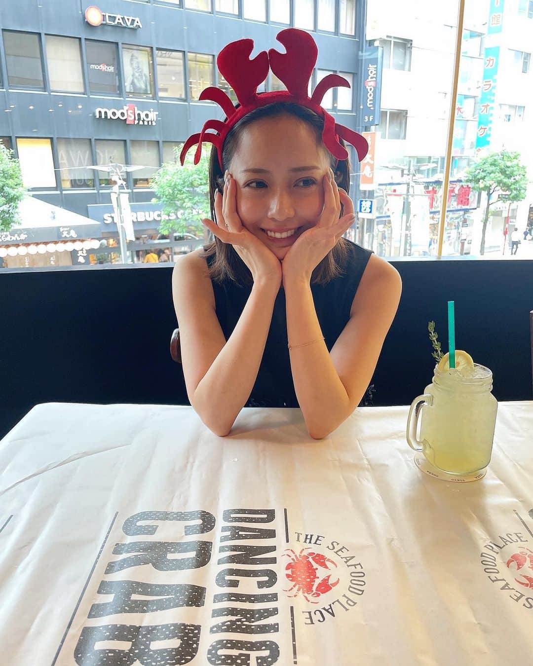 奥仲麻琴さんのインスタグラム写真 - (奥仲麻琴Instagram)「. ずっと行ってみたかった 手掴みで食べるシーフード🦐🤍 美味しくて楽しかった、これはハマりそう🫨」9月4日 17時56分 - okunaka_makoto