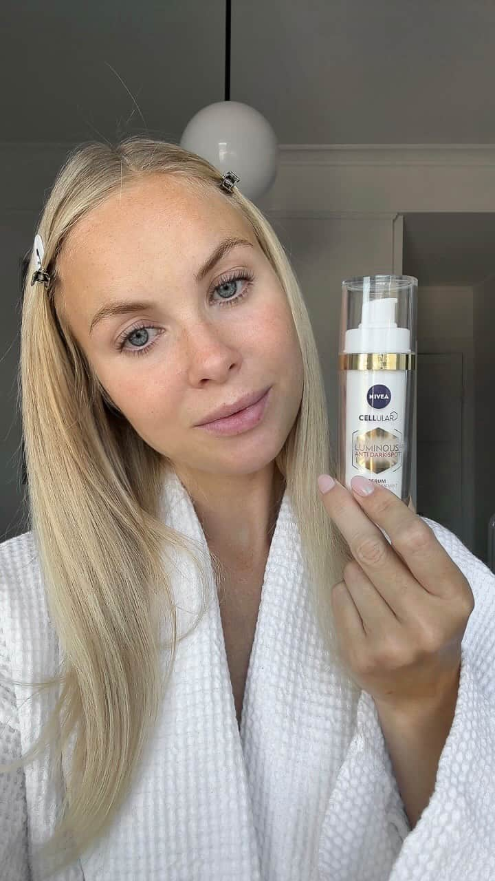 Victoria Törnegrenのインスタグラム：「I betalt samarbete med @nivea   Äntligen får jag berätta om min nya otroliga hudvårdsrutin tillsammans med @nivea och deras LUMINOUS630 Anti Dark-Spot serie. Produkter som jämnar ut och reducerar befintliga pigmentförändringar, motverkar och förhindrar nya. Min känsliga hy älskar dessa produkter och de har verkligen fungerat mot mina hormonella pigmentförändringar. Min hy har på 4 veckor blivit mycket mer jämn i hudtonen och mår bättre än någonsin.」