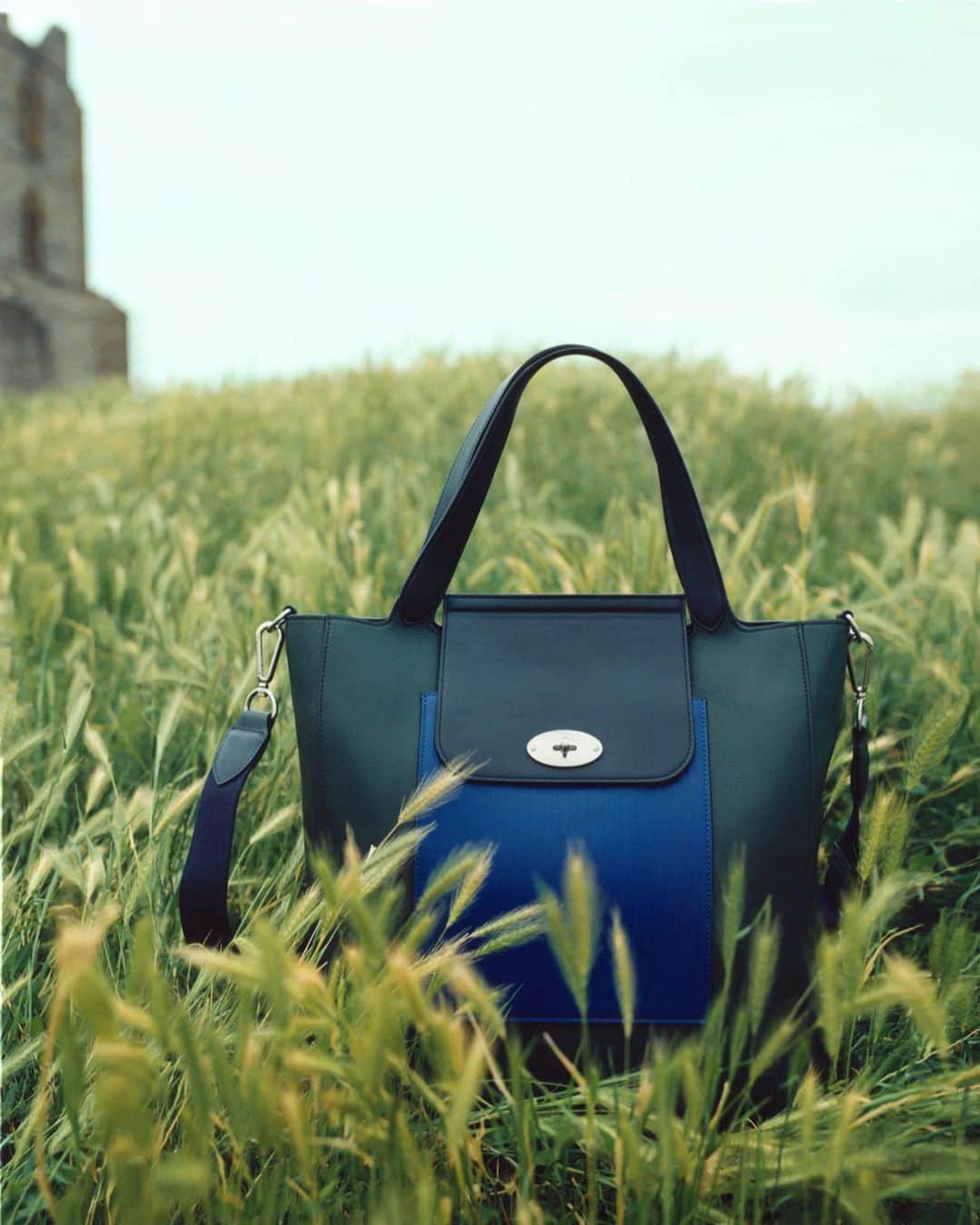 マルベリーのインスタグラム：「Introducing #MulberryxPaulSmith, a limited-edition collection of bags celebrating colour, craft and British heritage.  Photography by @willwaterworth  Film by @j.o.e.l.k.e.r.r」