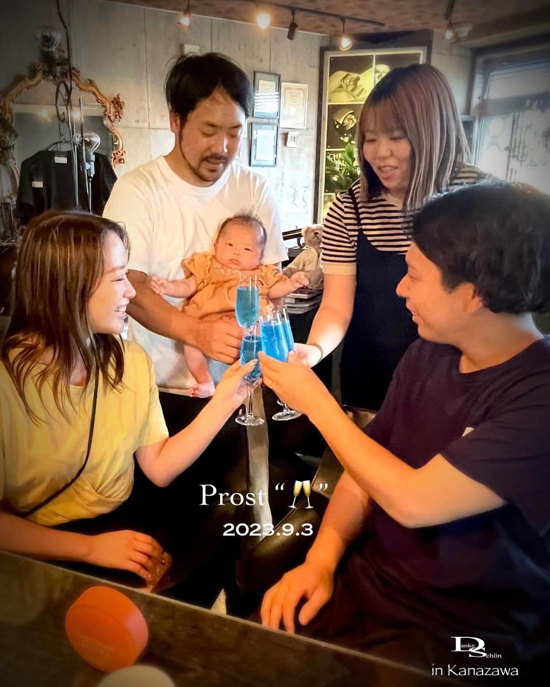 のインスタグラム：「・ ・ ハイ🙌🏻 今日のバウアーさんは ｢お引き渡しの儀」から…。 ・ ・ 5人⁈ ・ ・ そぅ🙌🏻 なんです🙌🏻 ・ ・ 御紹介をくださった御夫妻がケーキ片手に ｢お引き渡しの儀」を見届けようと 駆け付けてくださったんですよ。 ・ ・ これには 店主もびっくり😱 ・ ・ 今まで沢山のお引き渡しの儀を 経験してきましたが ・ ・ 御紹介くださっただけでも 本当に本当に有難い事なのに ・ ・ それを見届けようと しかも出産してまだ2ヵ月の身体で Bayaちゃんまで一緒に ・ ・ 何だかこの御夫妻の人間性と言うか いや人間力｢愛」が深い御夫妻 ・ ・ 御商談中にこの御夫妻の結婚指輪に対する ｢熱量が…」｢熱量が…」のワードが幾度も ・ ・ 身近な人以上に信頼出来る人が 言葉以上にずっと身につけ続けている姿を この数年見ていたからこそ ・ ・ この姿に勝る｢結婚指輪」の説明は 私は無いと思っています。 役目があるとするならちょこっと補足すだけ ・ ・ この仕事をするにあたり 私なりに掲げて来た思いが ・ ・ こうして人から人へ語り継がれていく｢様」を 目の当たりに出来ている事が 幸せを感じたお引き渡しの儀 ・ ・ でもこのお引き渡しを 迎える事が出来たのは ・ ・ 今回のお客様達が 諦めなかったからなのです。 ・ ・ それは初めましては 今年の1月 ・ ・ それから半年以上過ぎて 訪ねてくださって ・ ・ ｢やっと買いに来れた🙌🏻」と ・ ・ 実はあの後も 言われたようにいろいろと指輪を 見に行ったり ふたりで話し合ったりと…。 ・ ・ でも知れば知る程 この指輪が諦められなくなっていて ・ ・ 直ぐに来れなかったのは 毎月のお給料から二人で少しずつ この指輪の為に貯金をしたんです。 ・ ・ もうこの話を聞いた時に 私鳥肌以上に熱いものが込み上げて来てて…。 クッと堪えながらふたりの話を聞いていたんです。 ・ ・ 長年この仕事をしていて 沢山のお客様達と出会い向き合い ・ ・ その中で射止める人 モノは良いのは分かるけど…。 ・ ・ の ・ ・ ｢けど…の」人達は 分かるけど選ばない。 ・ ・ 早い話が 諦めたんだと思う。 ・ ・ 今回のお客様達は本当に 1月からこの日まで｢恋い焦がれ」 ・ ・ そして🙌🏻 射止めくださった仲間です🤝 ・ ・ ふたりだけの｢結婚指輪」それ以上に 価値がある指輪って こう言う思いが加わってこそ言える指輪の事を 言うのではないでしょうか？ ・ ・ でも言うのは簡単 でもそれを実践する人はまだまだ ひと握りだと思います。 ・ ・ きっとおふたりは この恋い焦がれていた時間も含め ・ ・ これから先ずっと 愛用して頂きながら今度は ・ ・ いやいや今日から立場が変わり 『語りべ』になるんだろうな〜。 ・ ・ 鍛造の指輪が凄い訳でもなく 私が捉えたクリスチャンバウアーは ・ ・ 指輪にそこまでも 興味が無かった人や ・ ・ 指輪なんてそんなに大差ないでしょう！と 思っていた人 ・ ・ そんな人にでさえ 心を動かしてしまう ・ ・ 何か不思議なモノが宿っているのが クリスチャンバウアーの指輪だと思います。 ・ ・ 何だか本当に今回の お引き渡しは今までに無い 愛が溢れた｢お引き渡しの儀」でした。 ・ ・ みんなみんなの ｢愛を感じた」時間 ・ ・ みんなの思いのおかげで 私の理想が又！一つ現実となり 輪が広がった｢お引き渡しの儀」でした。 ・ ・ ・ ・ ・  【工業系 鍛造削り出し】 🇩🇪クリスチャンバウアー 専門店 ・ ・ ワンランク上をいくノウハウの クリスチャンバウアーの選び方なら 『Danke schön 』 ・ ・ ・ —— 𝐃𝐚𝐧𝐤𝐞——— ▪︎ Instagramプロフィール 🔜 @danke2005  —————————————————————𝐒𝐜𝐡⍥𝐧——— ・ ・ #クリスチャンバウアー金沢 #鍛造指輪 #鍛造リング #結婚指輪 #結婚指輪オーダー #切削加工 #結婚指輪探し #結婚指輪選び #指輪探し #指輪選び #マリッジリング #結婚指輪金沢 #金沢結婚指輪 #セカンドリング #結婚指輪買い替え #地金屋鍛造 #ブライダルリング #結婚記念日 #ベビーリング #ドイツリング #自分へのご褒美 #クリスチャンバウアーダンケ #クリスチャンバウアーdanke #クリスチャンバウアー  ------------------------------------------✈︎ ---------  鍛造削り出し 🇩🇪クリスチャンバウアー 専門店 『𝐃𝐚𝐧𝐤𝐞 𝐬𝐜𝐡⍥𝐧』 ・ • 営業時間 am11:00〜pm9:00 • 定休日 : 木曜日 • 駐車場 : 店舗前OK • ご予約 : 優先 ・ ・ ——𝐃𝐚𝐧𝐤𝐞——————————————— ▪︎トップページ 🔜 @danke2005 ———————————————————-𝐒𝐜𝐡⍥𝐧—————」