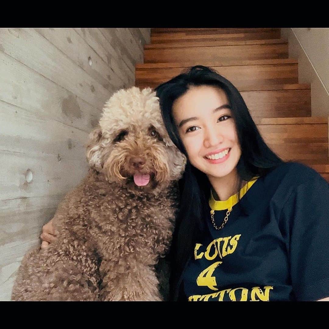 のインスタグラム：「甘えん坊でやんちゃな るんちゃん💗💗💗 メロメロです☺️  T shirt @louisvuitton」