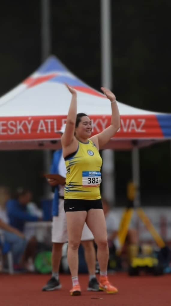 北口榛花のインスタグラム：「🏆 🇨🇿 Na Mistrovství ČR družstev v Hodoníně vybojoval 62. titul mužský tým armádního sportovního klubu Dukla Praha 🤘🏻 O prvenství v ženské kategorii se jako minulý rok postaral tým USK Praha. 🥇  🤩 V oštěpařském sektoru se utkala úřadující mistryně světa Haruka Kitaguchi se světovou rekordmankou Barborou Špotákovou. Haruka potvrdila své kvality a vyhrála soutěž hodem dlouhým 60,06m 💪🏻Barbora obsadila 3. příčku výkonem 55,40m ✨  Napiš do komentářů výkon, který se líbil tobě 😎⬇️  #Athletics #TrackAndField #RunningCommunity #FieldEvents #JumpingAthlete #ThrowingEvents #RunningLife #SprintTraining #LongJump #ShotPut #HighJump #PoleVault #athletelife #SportsPerformance #VideoProduction #VideoEditing #Videography #VideoCreators #ContentCreation #VideoArtists #VideoMarketing #VisualStorytelling #VideoInspiration #VideographySkills #Videomakers #AthleticVlogs」