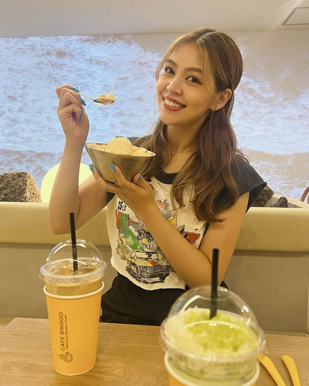 吉岡久美子さんのインスタグラム写真 - (吉岡久美子Instagram)「、 @cafebinggo_tsuruhashi   #カフェビンゴ の かき氷まじおいしくて また食べに行った☺️🍧🍑  3階のモニターで 波の音感じながら食べた🌊✨  、 、 、  #鶴橋 #鶴橋コリアンタウン #鶴橋グルメ #鶴橋カフェ #鶴橋ランチ #鶴橋商店街 #鶴橋食べ歩き #鶴橋コリアタウン #鶴橋カフェ巡り #鶴橋駅 #ラブリーモール #大阪鶴橋 #コリアンタウン鶴橋 #tsuruhashi #桃谷カフェ #カフェ #カフェ巡り #カフェ好きな人と繋がりたい #カフェスタグラム #カフェ巡り好きな人と繋がりたい #カフェラテ #カフェ部 #カフェ活 #カフェ女子 #ケーキ #スイーツ」9月4日 18時13分 - kuunyaaan