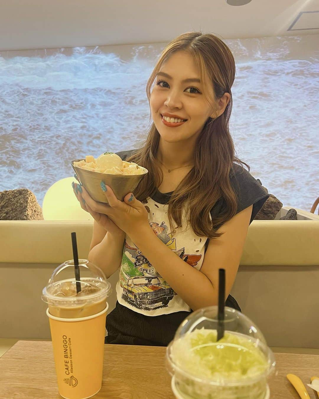 吉岡久美子さんのインスタグラム写真 - (吉岡久美子Instagram)「、 @cafebinggo_tsuruhashi   #カフェビンゴ の かき氷まじおいしくて また食べに行った☺️🍧🍑  3階のモニターで 波の音感じながら食べた🌊✨  、 、 、  #鶴橋 #鶴橋コリアンタウン #鶴橋グルメ #鶴橋カフェ #鶴橋ランチ #鶴橋商店街 #鶴橋食べ歩き #鶴橋コリアタウン #鶴橋カフェ巡り #鶴橋駅 #ラブリーモール #大阪鶴橋 #コリアンタウン鶴橋 #tsuruhashi #桃谷カフェ #カフェ #カフェ巡り #カフェ好きな人と繋がりたい #カフェスタグラム #カフェ巡り好きな人と繋がりたい #カフェラテ #カフェ部 #カフェ活 #カフェ女子 #ケーキ #スイーツ」9月4日 18時13分 - kuunyaaan