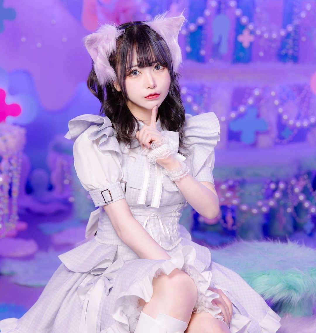 ねおきまこのインスタグラム：「わがみちガールMVの衣装は キャロラインさん♡制作の  まこ💜きり❤️ が、Love♡Carat さんの制服  リタ💚あお💙 が、RABBIT CASTLEさんの制服  をお借り致しました(ˆ꜆ . . ꜀ˆ)♡！  可愛い衣装ありがとうございました💘！」
