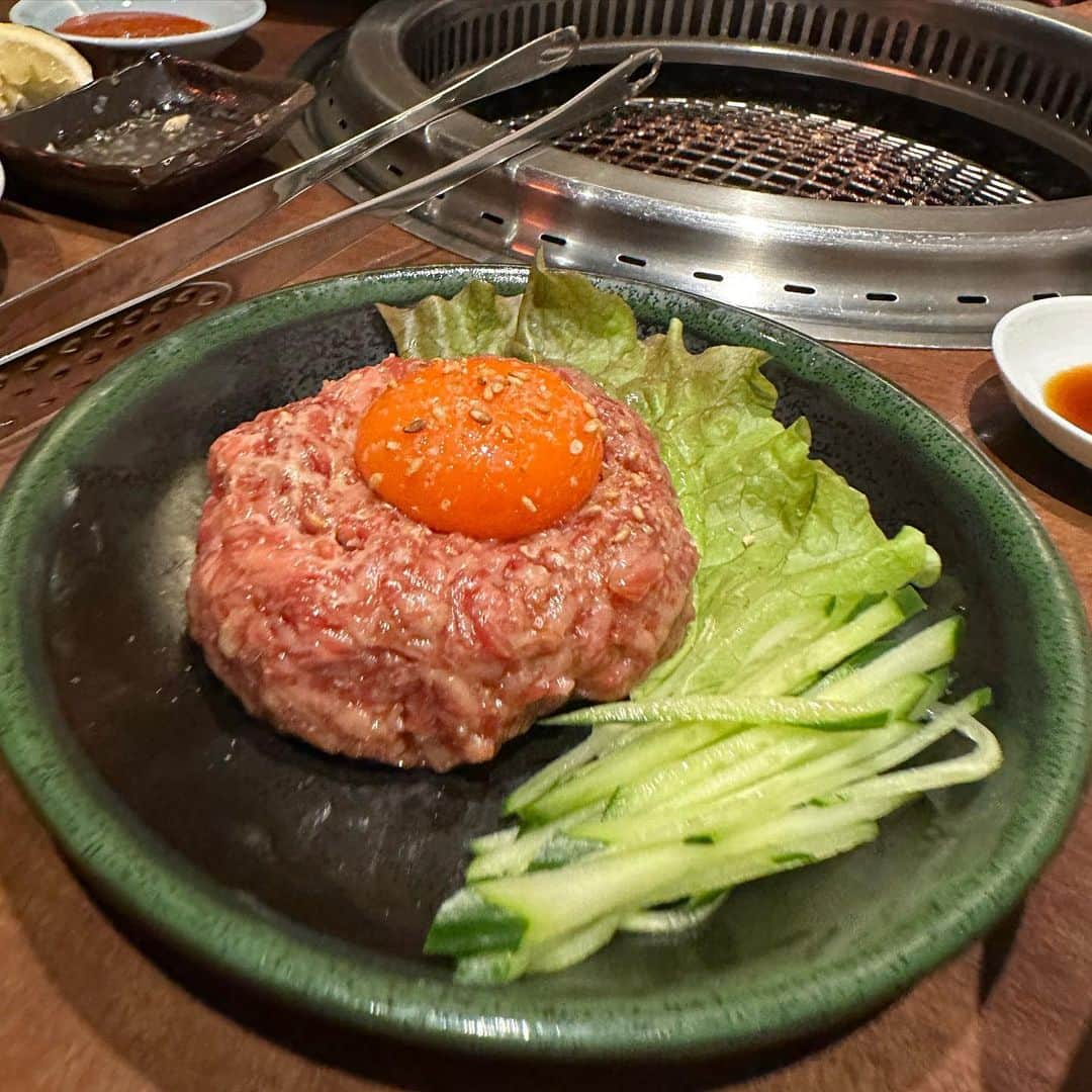 市原彩花さんのインスタグラム写真 - (市原彩花Instagram)「東京でタンが旨い焼肉屋と言えば！静龍苑❤️‍🔥 @seiryuen.jp  一口目の感動やばいよ🥹 移転後初めて伺ったけど、お店が綺麗&個室もあって清澄白河駅から近くてパワーアップしてました❤️‍🔥  予約困難店だけど、毎月15日か翌日に電話が繋がりさえすれば予約取れるので気合いで掛けまくろう☎️  そして私はシンガポールに1カ月ぶりに帰ってきたよ🇸🇬 そして明日からヨーロッパ😇え  #静龍苑#seiryuen#牛タン#タン#焼肉#東京焼肉#東京グルメ」9月4日 18時20分 - ayaka_ichihara