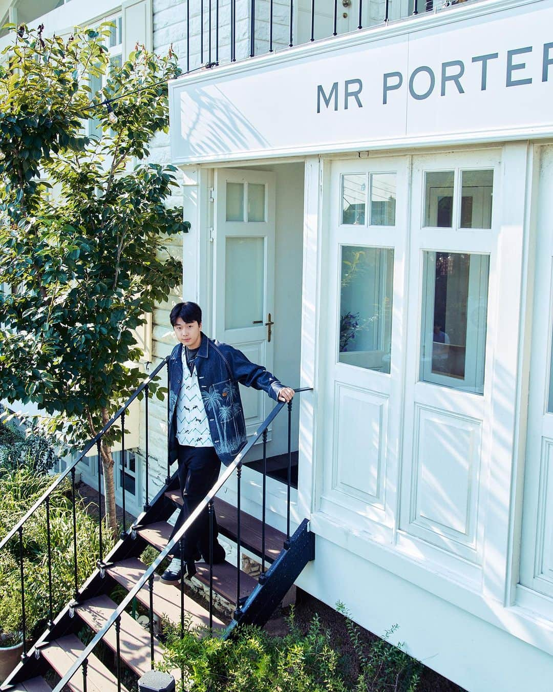 MR PORTERさんのインスタグラム写真 - (MR PORTERInstagram)「MR PORTER in Seoul | Last week, the MR PORTER popped up in Itaewon to showcase the standout pieces of the season. Alongside getting a first-look at our favourite luxury styles, guests enjoyed cocktails, coffee and installations from Korean contemporary artist, Mr. Youngmin Kang.   Here's a look at what we got up to. #MRPORTER #MRPORTERInSeoul #미스터포터 #미스터포터인서울」9月4日 18時23分 - mrporter