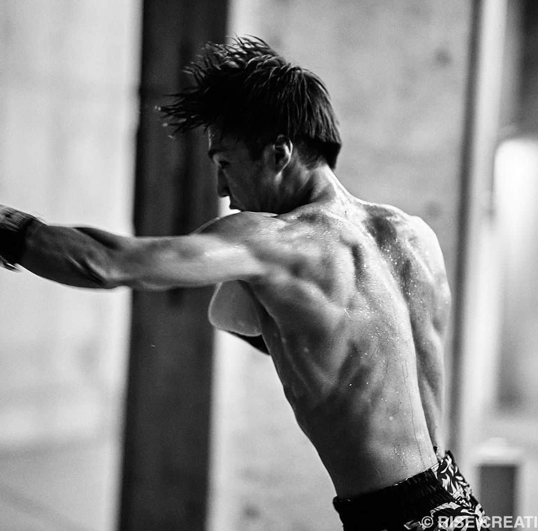 田丸辰のインスタグラム：「. マジで最近、体でかくなった気がする  あと一歩倒しきれないこと多いから、 一撃で倒せる力を付けたい  練習あるのみですね。頑張ろ~💉」