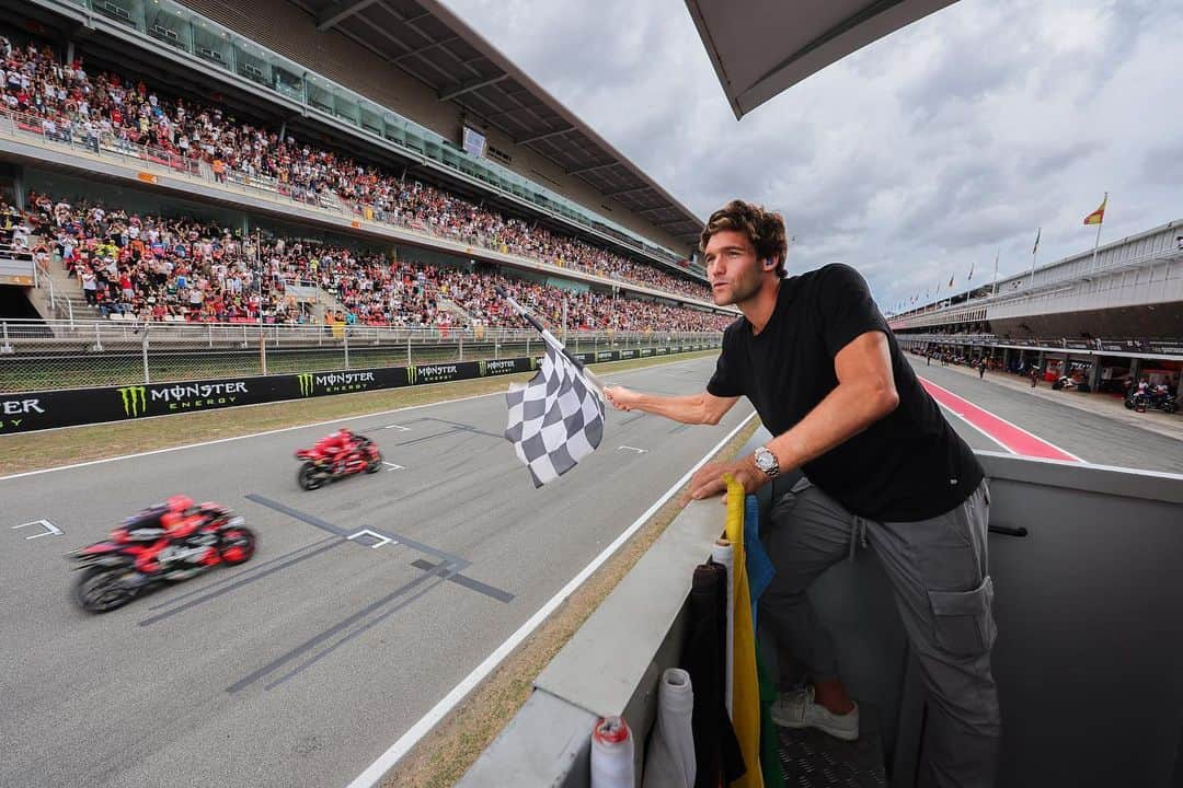 マルコス・アロンソ・メンドーサさんのインスタグラム写真 - (マルコス・アロンソ・メンドーサInstagram)「About last saturday!  Thank you @motogp for the amazing experience  -  Sábado de carrera al sprint! Muchas gracias MotoGP   #marcosalonso #motogp」9月4日 18時36分 - marcosalonso28