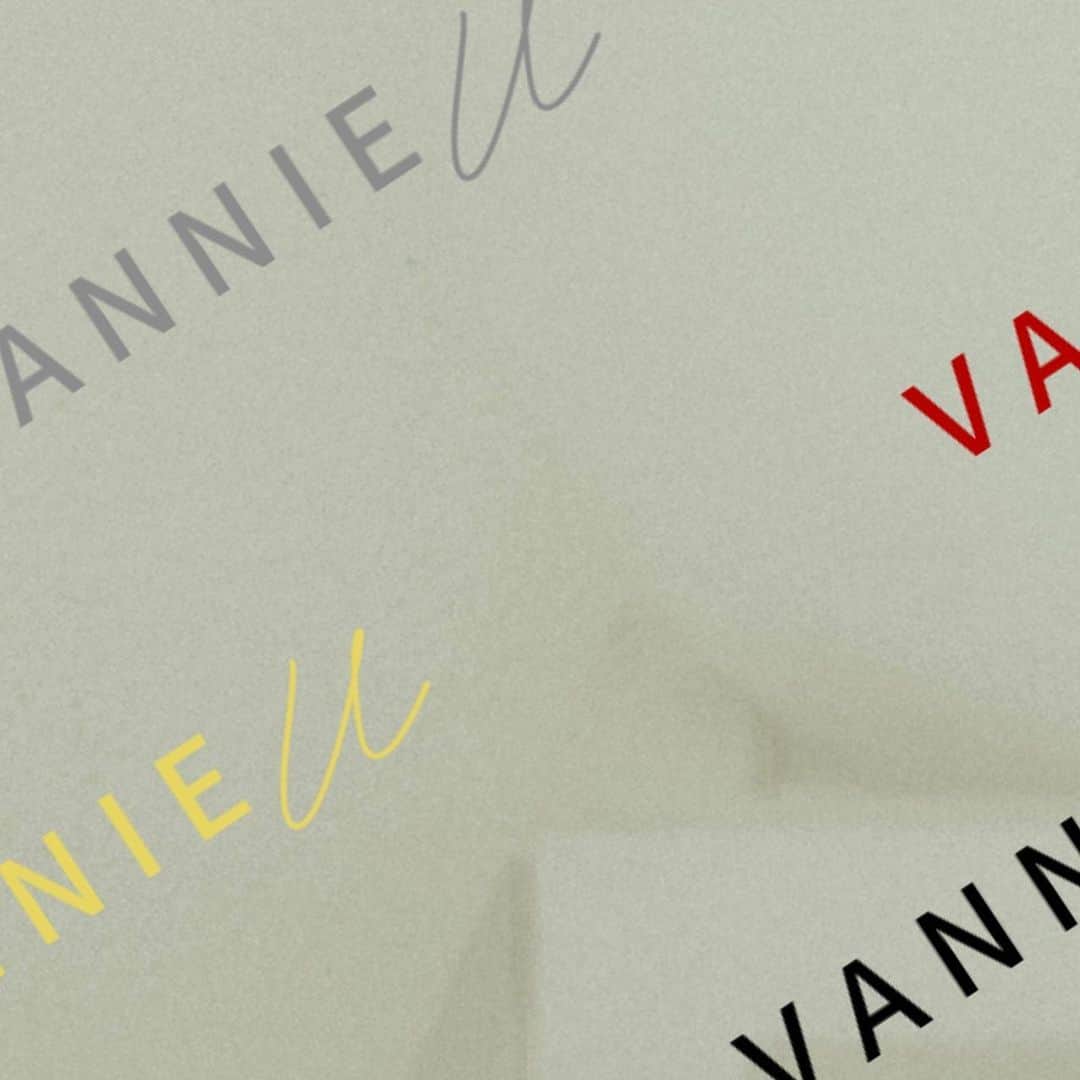 Vannie Officialのインスタグラム：「 ︎︎ 【変化を求める体に最上の纏いを。】 トレンドがガラッと変わりつつある今季。 今まで着たことの無い色を着てみたい、 今までしたことのない着こなしをしてみたい。 そんな挑戦欲求を満たせるアイテムを提案。 新しいジブン発見の手助け。 人はいつだって好きなジブンに変われる。  ︎︎ #vannie_u」