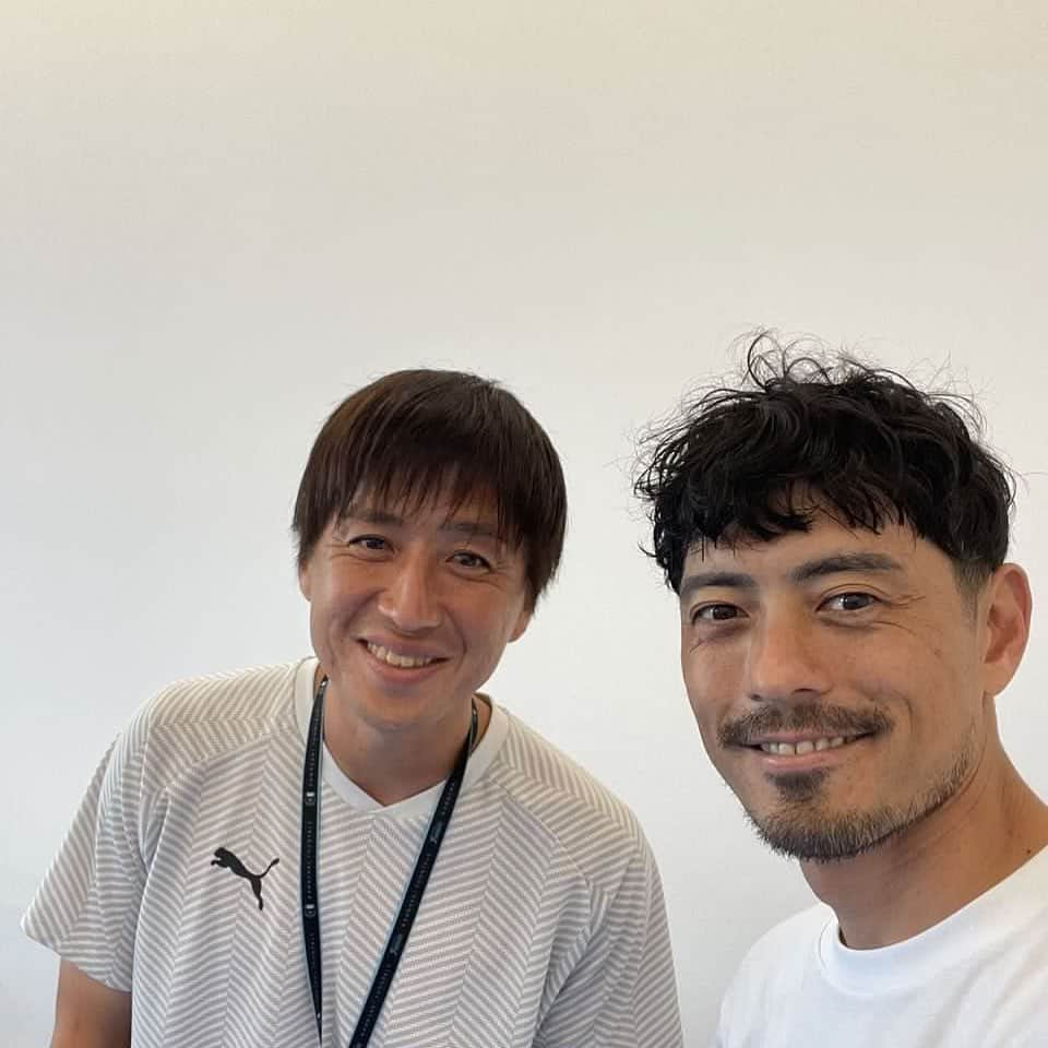 狩野健太のインスタグラム：「先日フロンタウン生田で鈴木啓太さんとバッタリお会いしました☺️  東海大学第一中学校の大先輩です🙇‍♂️  優しくて、とにかくカッコいい🤩  @keita.suzuki.official  今度またゆっくりサッカー教えてください🙇‍♂️🙇‍♂️  #狩野健太 #鈴木啓太 #川崎フロンターレ #浦和レッズ #shizuoka #soccer #イケメン」