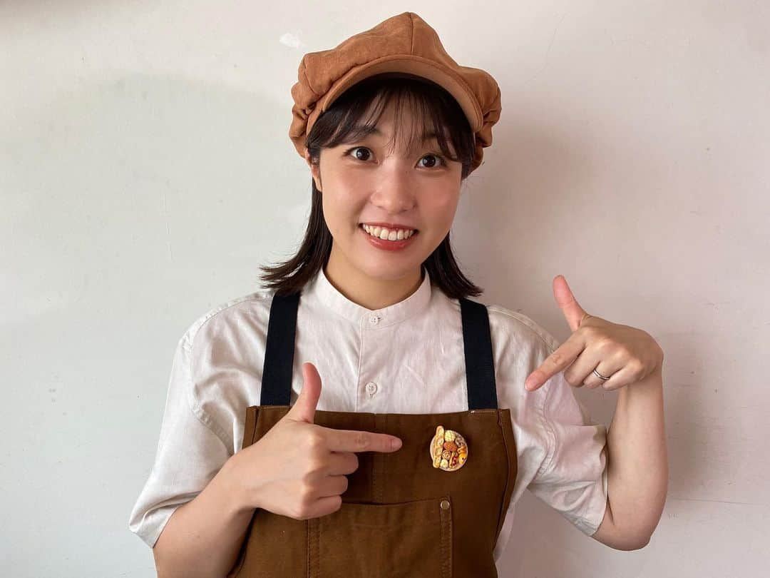 室岡里美のインスタグラム：「⁂  今年もやります！ \みんなで育てる パンプロジェクト/  北海道産小麦でつくる絶品のパン。 ローソン、ファイターズ、イチモニ！が タッグを組んでお届けしてきたこの企画が なんと今年で10周年を迎えました。  今年は一体どんな商品が生まれるのか？ メモリアルな年だからこそ届けたいパンとは！？  このロケを通じて、改めて北海道が好きになりました。 皆さんに"美味しい"を届けるべく、 今年も始動です！！！  あすのイチモニ！、特集でお送りまします。 是非ご覧下さい。  #HTB #イチモニ #みんなで育てるパンプロジェクト  #10周年 #ローソン #ファイターズ #道産小麦 #アナウンサー #室岡里美」